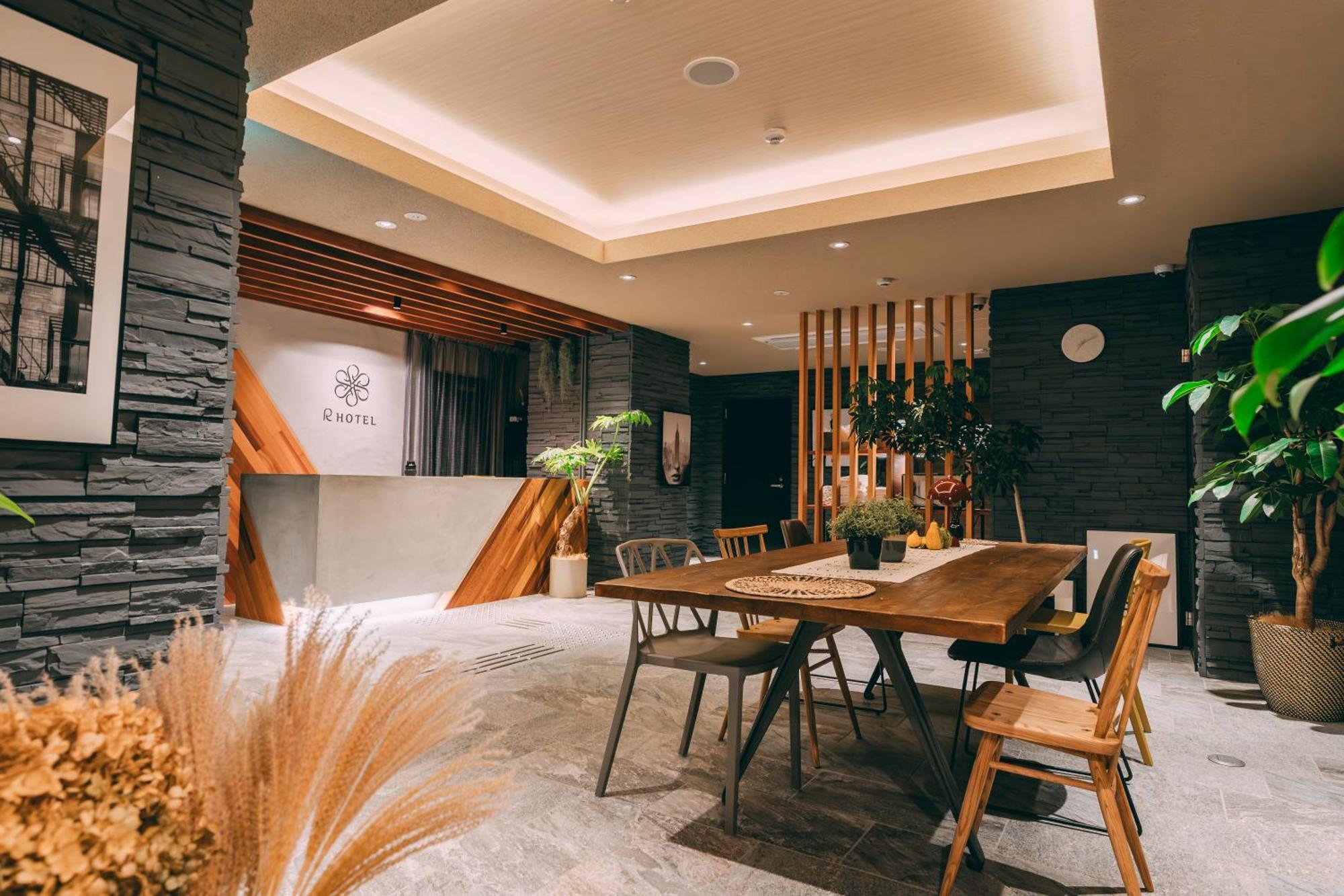 R Hotel Honmachi Osaka Bagian luar foto